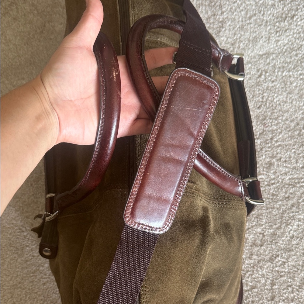 A. Giannetti Elegant Duffel Bag 🧳 - Picture 10 of 17